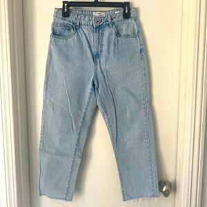 Cotton On Mom’s Jeans high rise Raw hem size 6